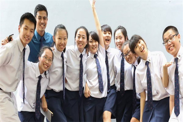 想讓孩子去新加坡上學(xué)需要移民新加坡嗎？