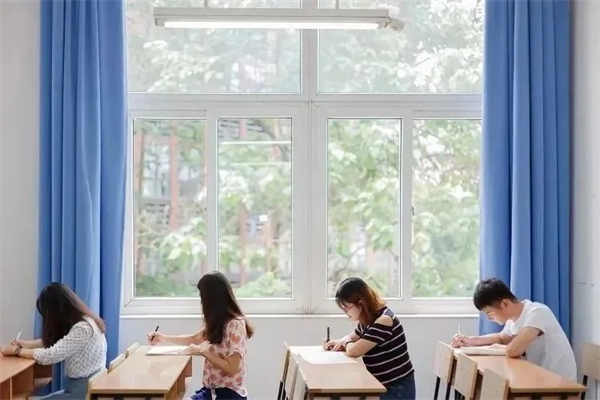 加拿大移民：越來越多家庭規(guī)劃華僑生身份